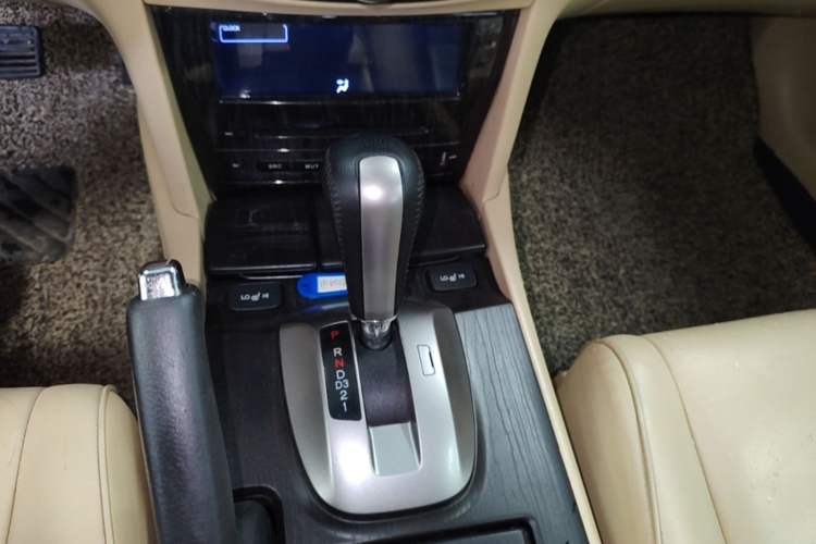 Used Honda Crosstour 2012 2.4L Luxury Edition Gear Lever