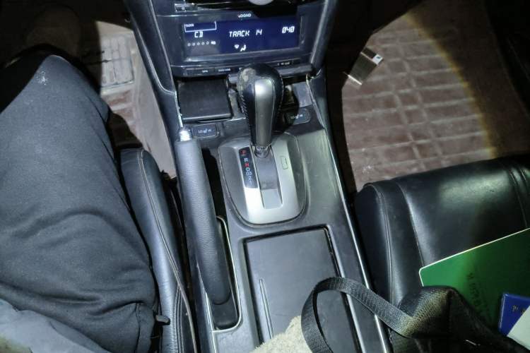 Used Honda Crosstour 2012 2.4L Luxury Edition Gear Lever
