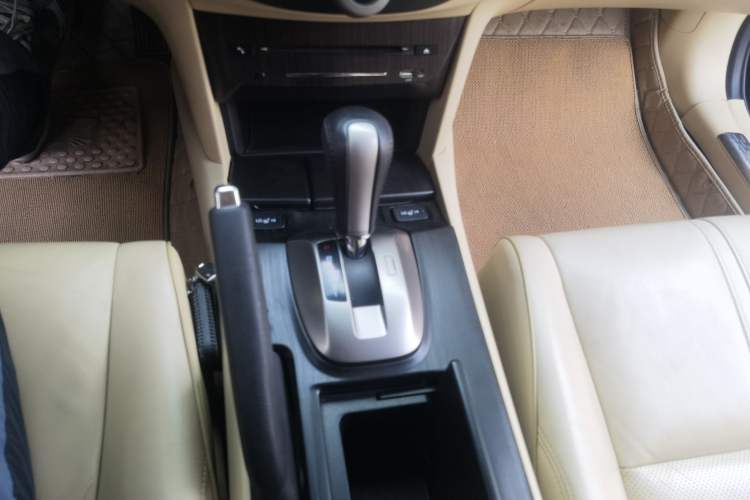Used Honda Crosstour 2012 2.4L Luxury Edition Gear Lever