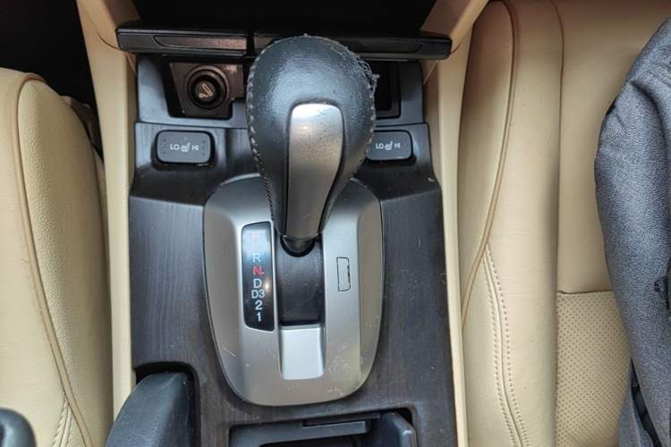 Used Honda Crosstour 2012 2.4L Luxury Edition Gear Lever