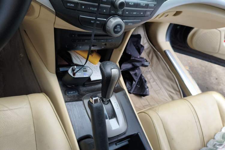 Used Honda Crosstour 2012 2.4L Luxury Edition Gear Lever