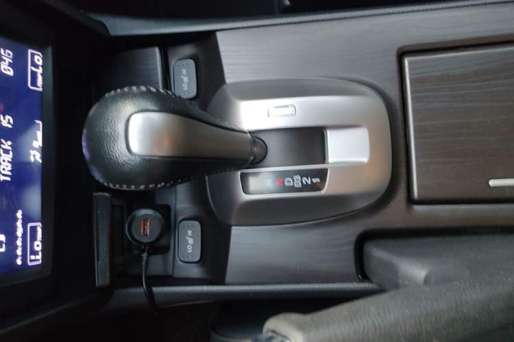 Used Honda Crosstour 2012 2.4L Luxury Edition Gear Lever