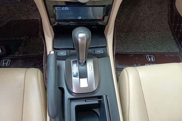 Used Honda Crosstour 2012 2.4L Luxury Edition Gear Lever