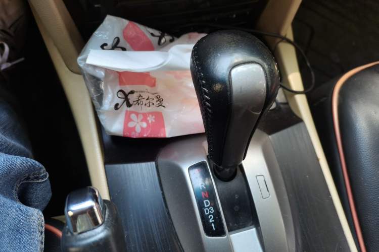 Used Honda Crosstour 2012 2.4L Prestige Edition Gear Lever