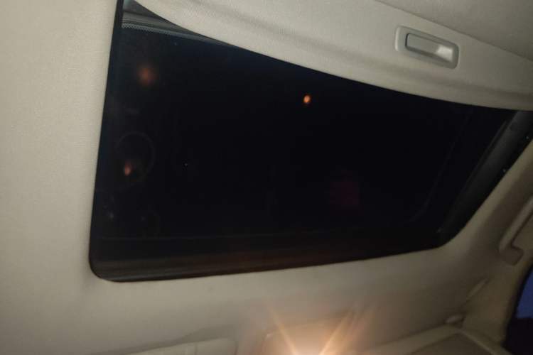 Used Honda Crosstour 2012 2.4L Luxury Edition Headliner