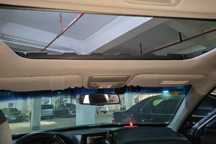 Used Honda Crosstour 2012 2.4L Luxury Edition Headliner