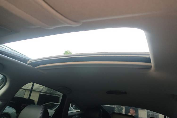 Used Honda Crosstour 2012 2.4L Luxury Edition Headliner