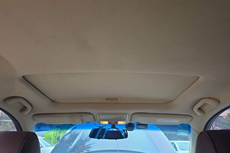 Used Honda Crosstour 2012 2.4L Luxury Edition Headliner