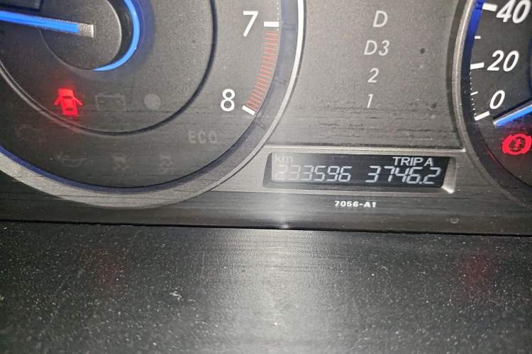 Used Honda Crosstour 2012 2.4L Luxury Edition Odometer Close Up