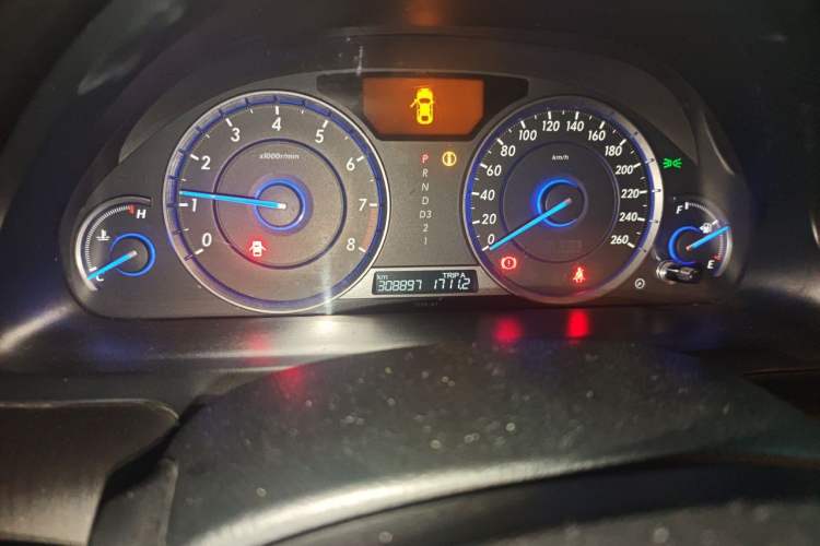 Used Honda Crosstour 2012 2.4L Luxury Edition Odometer Close Up