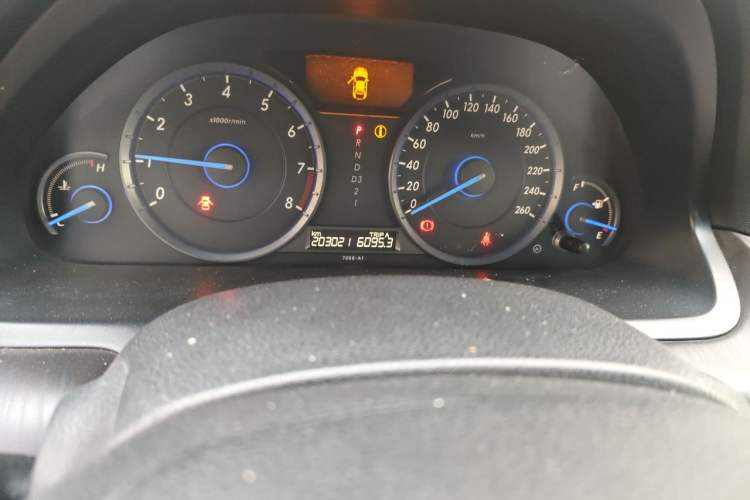 Used Honda Crosstour 2012 2.4L Luxury Edition Odometer Close Up
