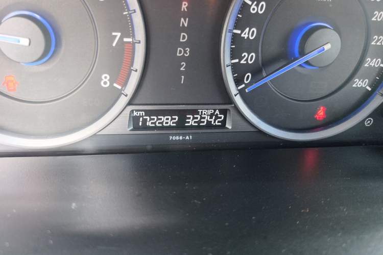 Used Honda Crosstour 2012 2.4L Luxury Edition Odometer Close Up