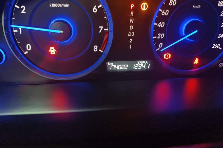 Used Honda Crosstour 2012 2.4L Luxury Edition Odometer Close Up