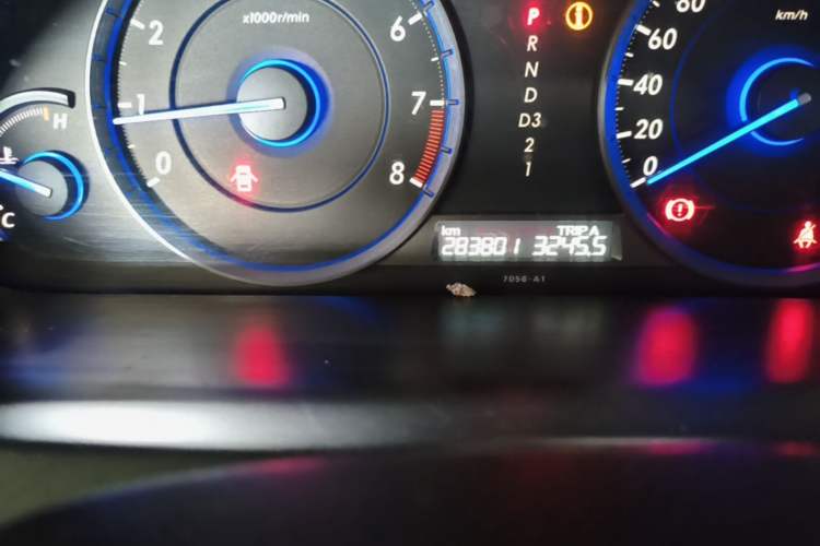 Used Honda Crosstour 2012 2.4L Luxury Edition Odometer Close Up
