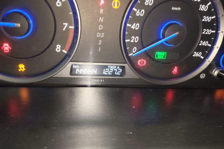 Used Honda Crosstour 2012 2.4L Luxury Edition Odometer Close Up