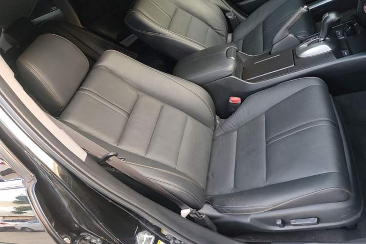 Used Honda Crosstour 2012 2.4L Luxury Edition Right Front Seat