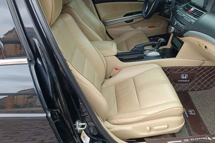 Used Honda Crosstour 2012 2.4L Luxury Edition Right Front Seat
