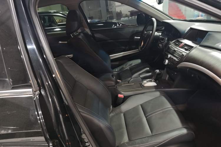 Used Honda Crosstour 2012 2.4L Luxury Edition Right Front Seat