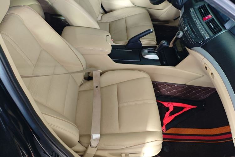 Used Honda Crosstour 2012 2.4L Luxury Edition Right Front Seat