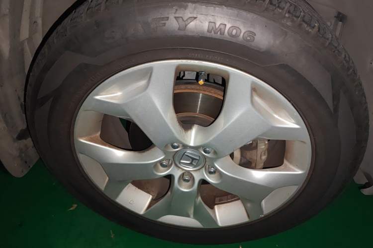 Used Honda Crosstour 2012 2.4L Luxury Edition Right Front Wheel Hub