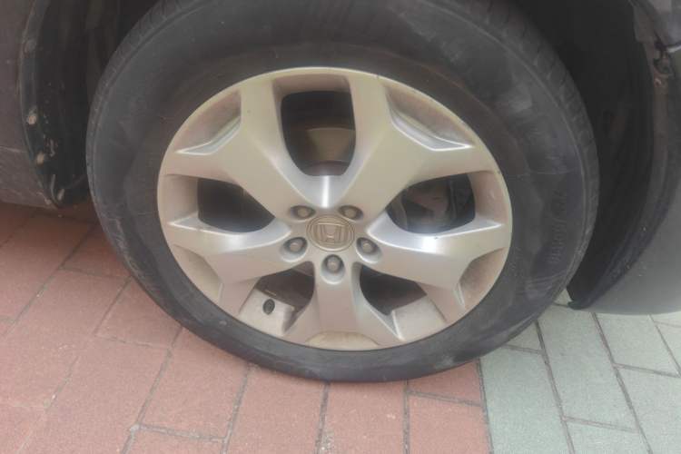 Used Honda Crosstour 2012 2.4L Luxury Edition Right Front Wheel Hub