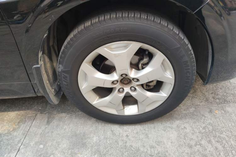 Used Honda Crosstour 2012 2.4L Luxury Edition Right Front Wheel Hub