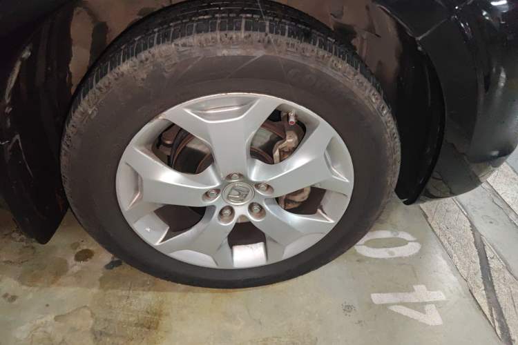 Used Honda Crosstour 2012 2.4L Luxury Edition Right Front Wheel Hub