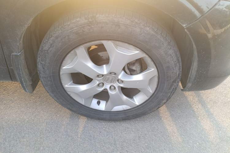 Used Honda Crosstour 2012 2.4L Luxury Edition Right Front Wheel Hub