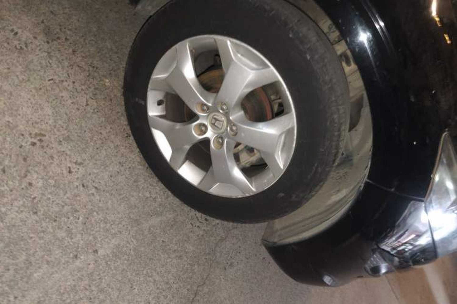 Used Honda Crosstour 2012 2.4L Luxury Edition Right Front Wheel Hub