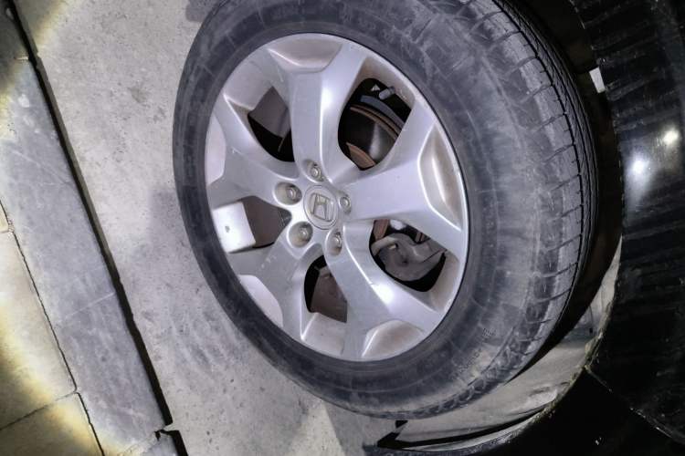 Used Honda Crosstour 2012 2.4L Luxury Edition Right Front Wheel Hub