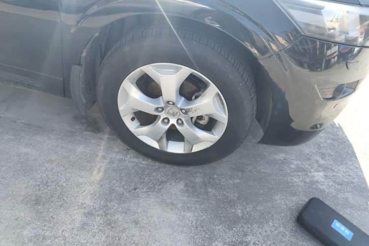 Used Honda Crosstour 2012 2.4L Prestige Edition Right Front Wheel Hub