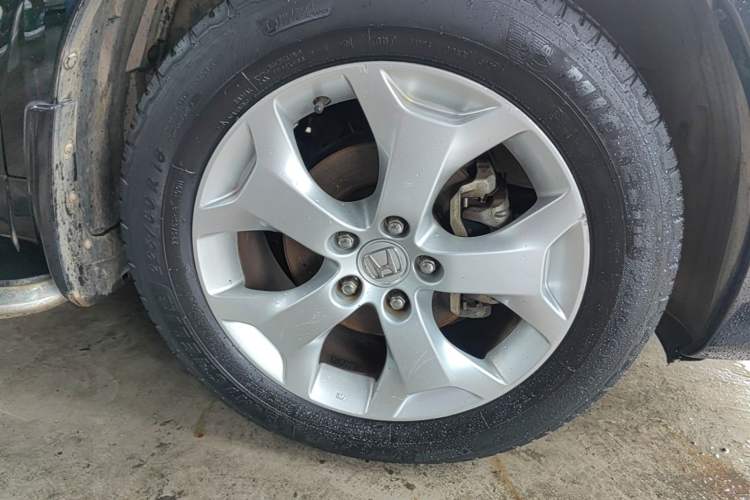 Used Honda Crosstour 2012 2.4L Luxury Edition Right Front Wheel Hub