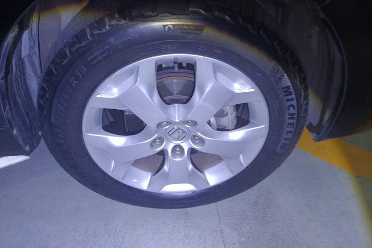 Used Honda Crosstour 2012 2.4L Prestige Edition Right Front Wheel Hub