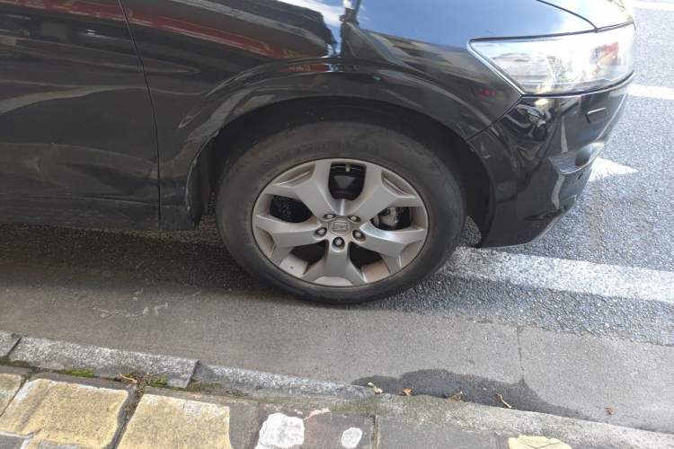 Used Honda Crosstour 2012 2.4L Luxury Edition Right Front Wheel Hub