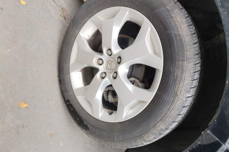Used Honda Crosstour 2012 2.4L Luxury Edition Right Front Wheel Hub