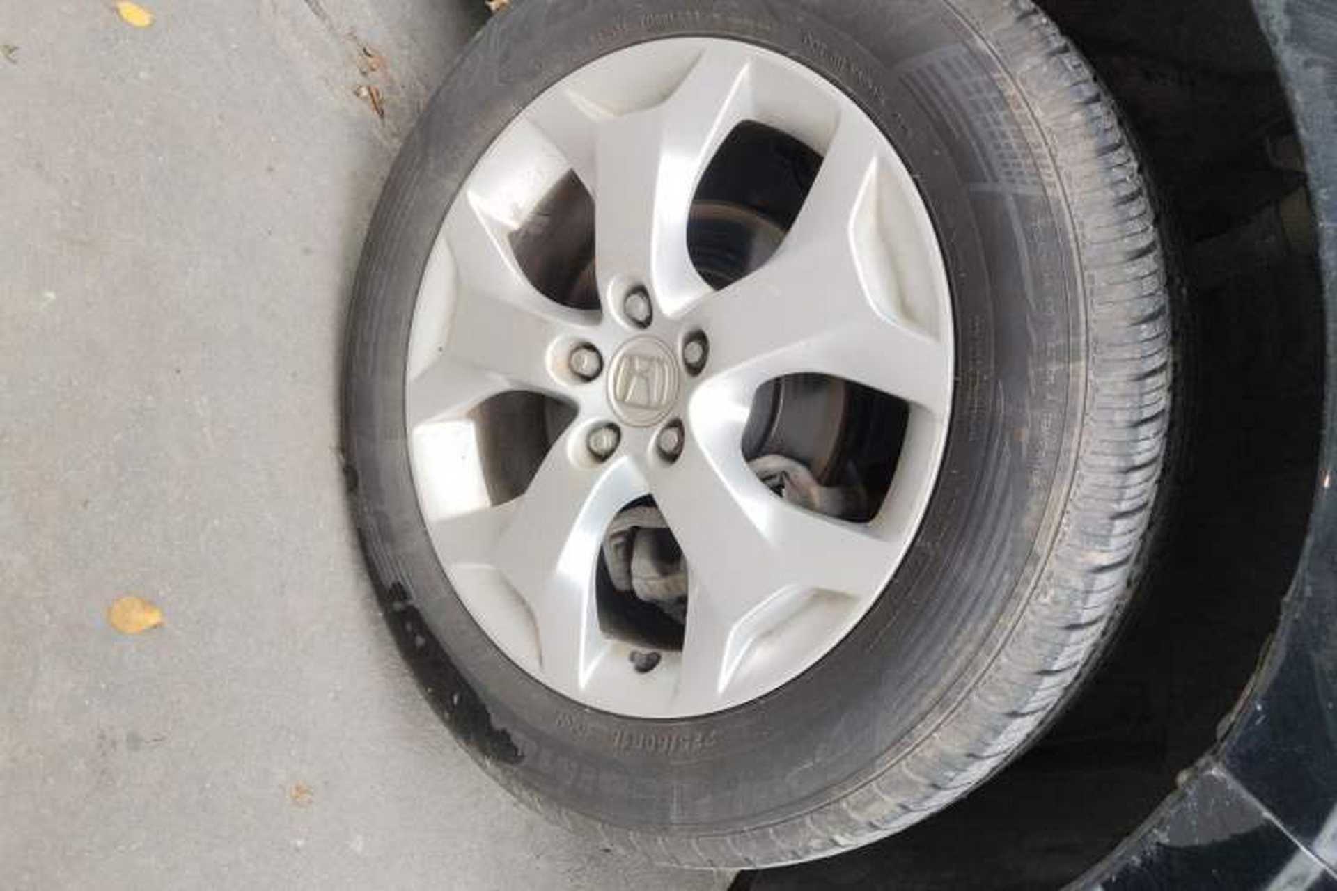 Used Honda Crosstour 2012 2.4L Luxury Edition Right Front Wheel Hub