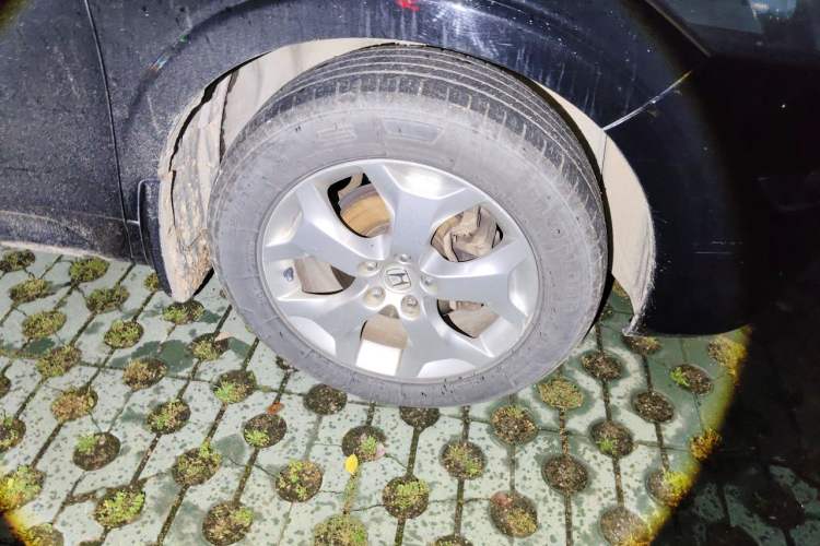 Used Honda Crosstour 2012 2.4L Luxury Edition Right Front Wheel Hub