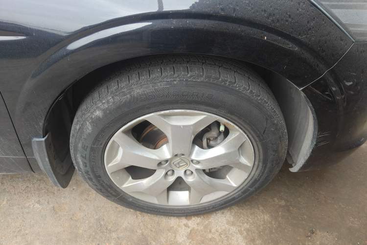 Used Honda Crosstour 2012 2.4L Prestige Edition Right Front Wheel Hub