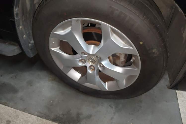 Used Honda Crosstour 2012 2.4L Luxury Edition Right Front Wheel Hub
