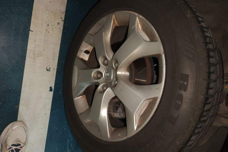Used Honda Crosstour 2012 2.4L Luxury Edition Right Front Wheel Hub