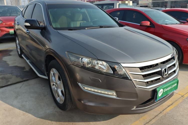 Used Honda Crosstour 2012 2.4L Luxury Edition Front Right 45 Deg