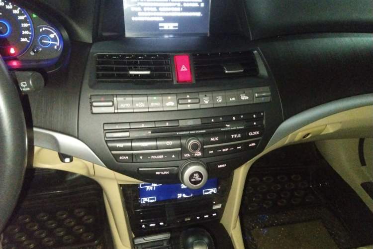 Used Honda Crosstour 2012 2.4L Luxury Edition Audio And AC Panel