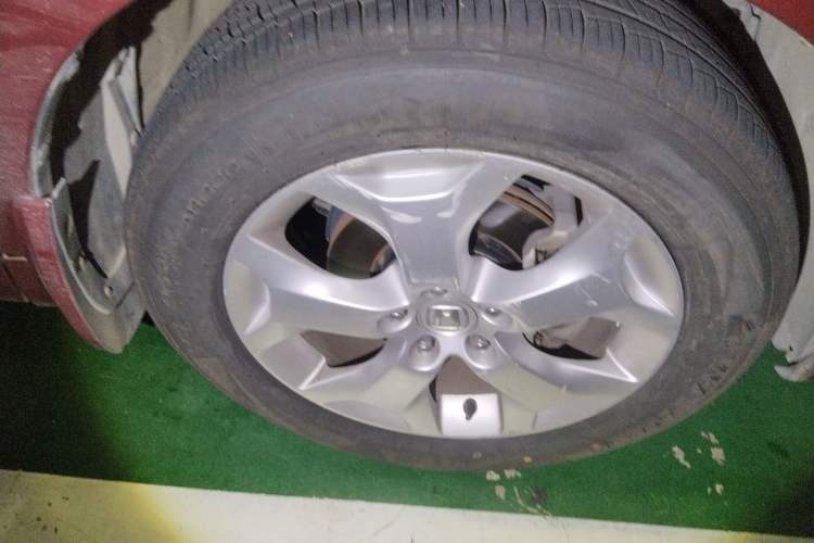 Used Honda Crosstour 2012 2.4L Luxury Edition Right Front Wheel Hub