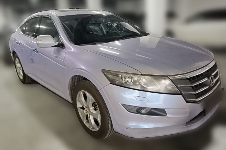 Used Honda Crosstour 2012 2.4L Luxury Edition Front Right 45 Deg
