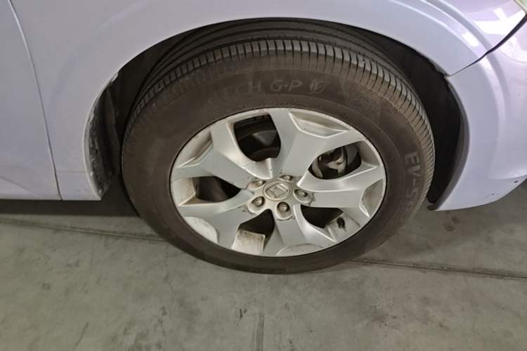 Used Honda Crosstour 2012 2.4L Luxury Edition Right Front Wheel Hub