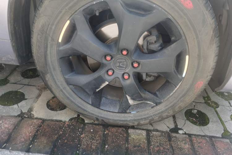 Used Honda Crosstour 2012 2.4L Luxury Edition Right Front Wheel Hub