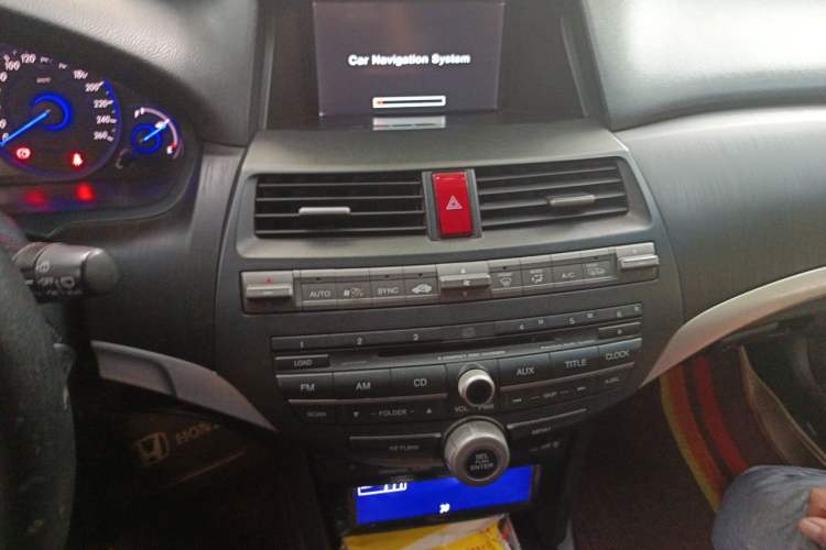 Used Honda Crosstour 2012 2.4L Luxury Edition Audio And AC Panel