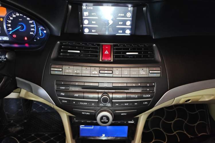 Used Honda Crosstour 2012 2.4L Luxury Edition Audio And AC Panel