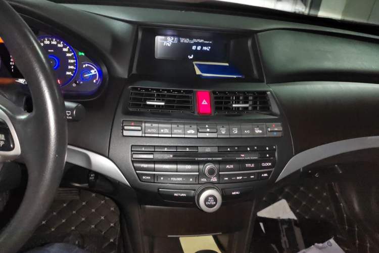 Used Honda Crosstour 2012 2.4L Luxury Edition Audio And AC Panel