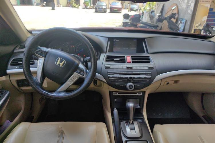 Used Honda Crosstour 2012 2.4L Luxury Edition Center Console